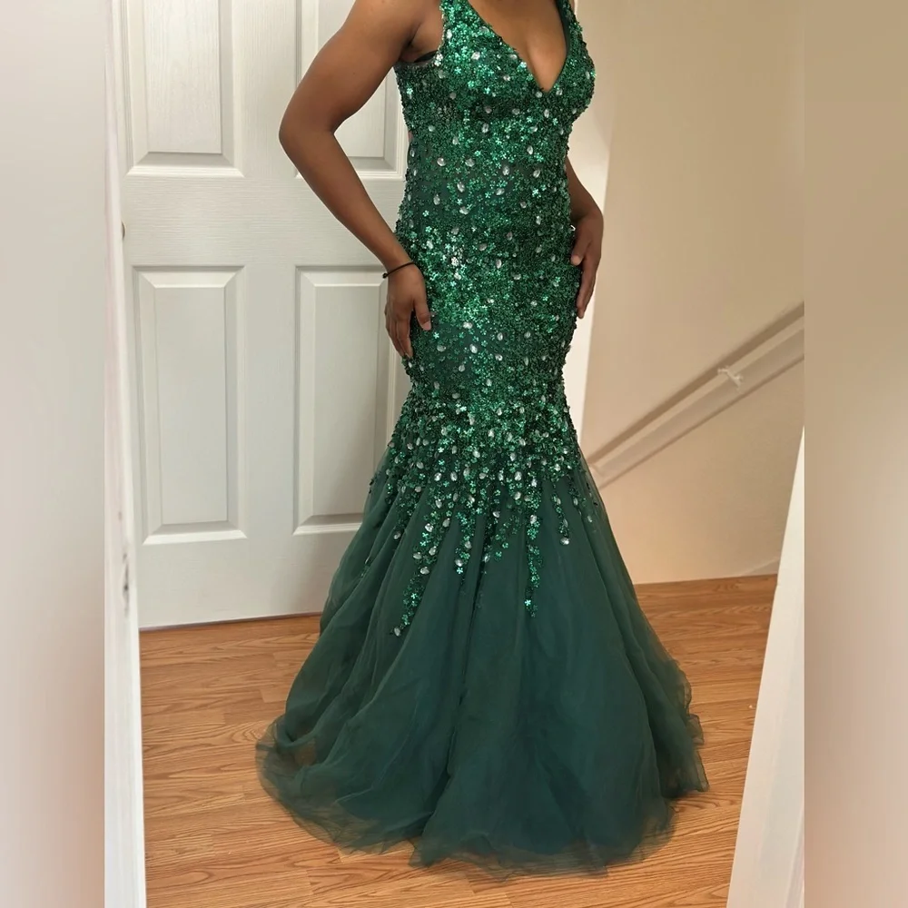 Elegant Green Evening Gown  Size M - Picture 9 of 13